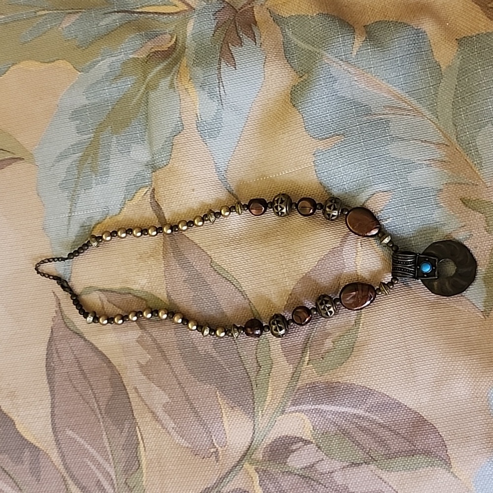 Bead and stone necklace Brown